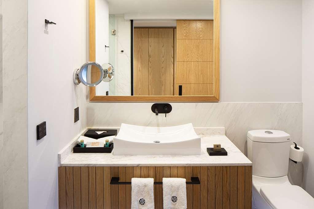 Galeria Plaza Monterrey Hotell Eksteriør bilde Bathroom